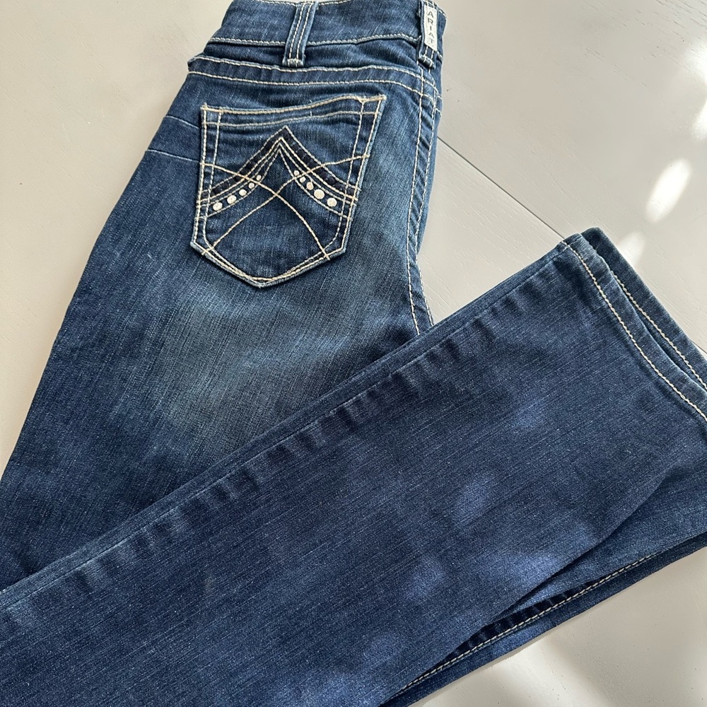 Ariat women’s dark blue jeans excellent used condition 28XL (extra long length)